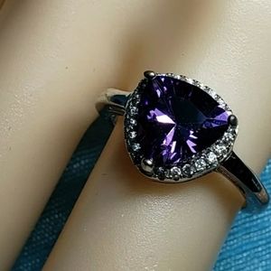 4.94 Ct Trillion Cut Amethyst & White Topaz SS rin